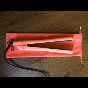 Amika straightener